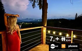 Tiarra Mountain Lodge
